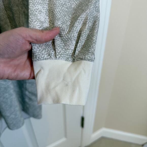 Athleta Zuma Shirtdress Snakeskin Print Small White Grey Athleisure VGUC - Picture 7 of 8